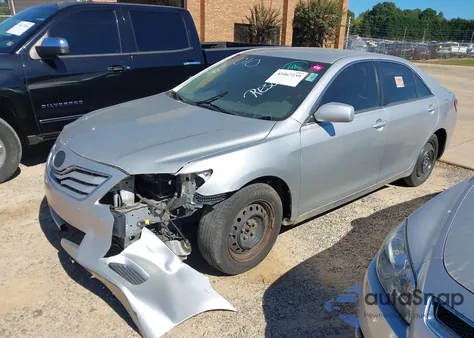 2011 Toyota Camry Le z USA, uszkodzony, nr VIN 4T1BF3EK3BU683418